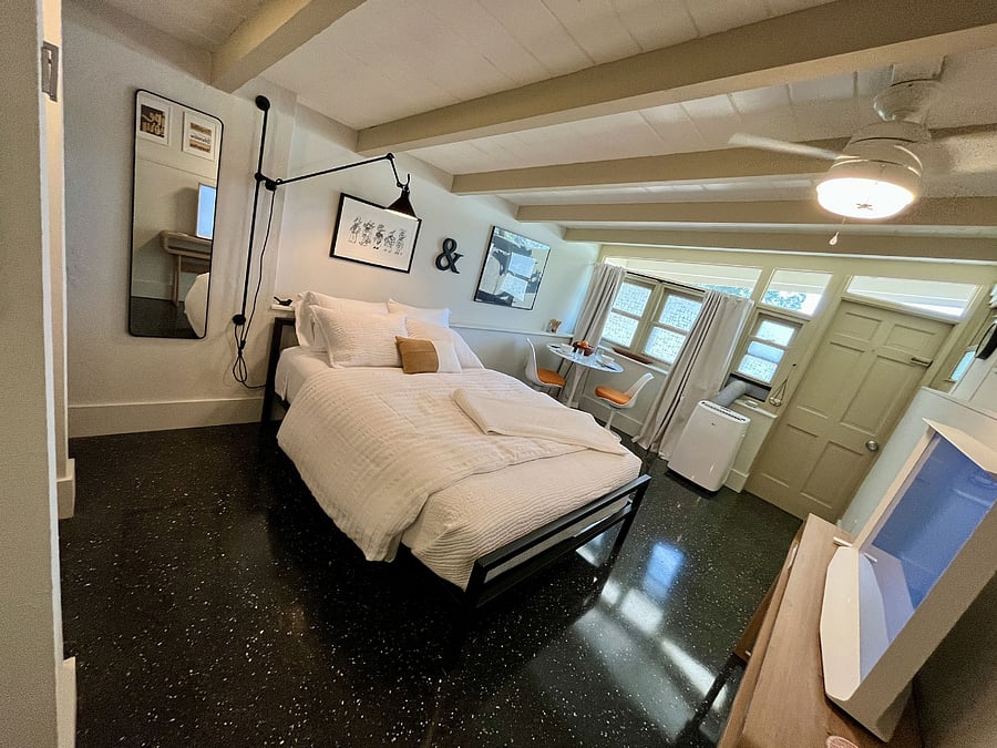 PRIVATE STUDIO, PRIVATE ENTRANCE, QUEEN BED, DEDICATED AC, DINING TABLE, SMART TV, ALEXA DOT & PRIVACY CURTAINS