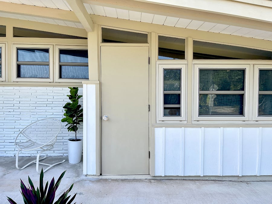 PRIVATE ENTRANCE & KEYPAD ACCESS
