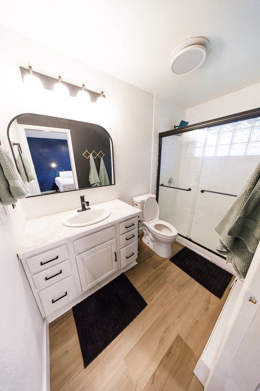  Master Bathroom / Dual Shower Head