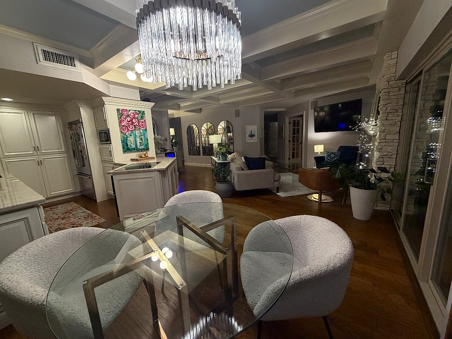 Super comfy dining chairs. 