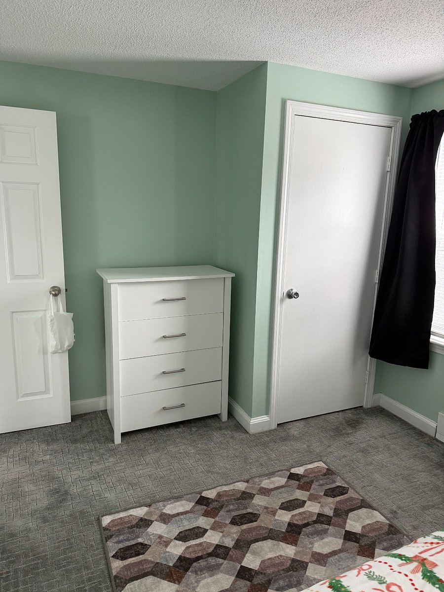 I one bureau and a closet