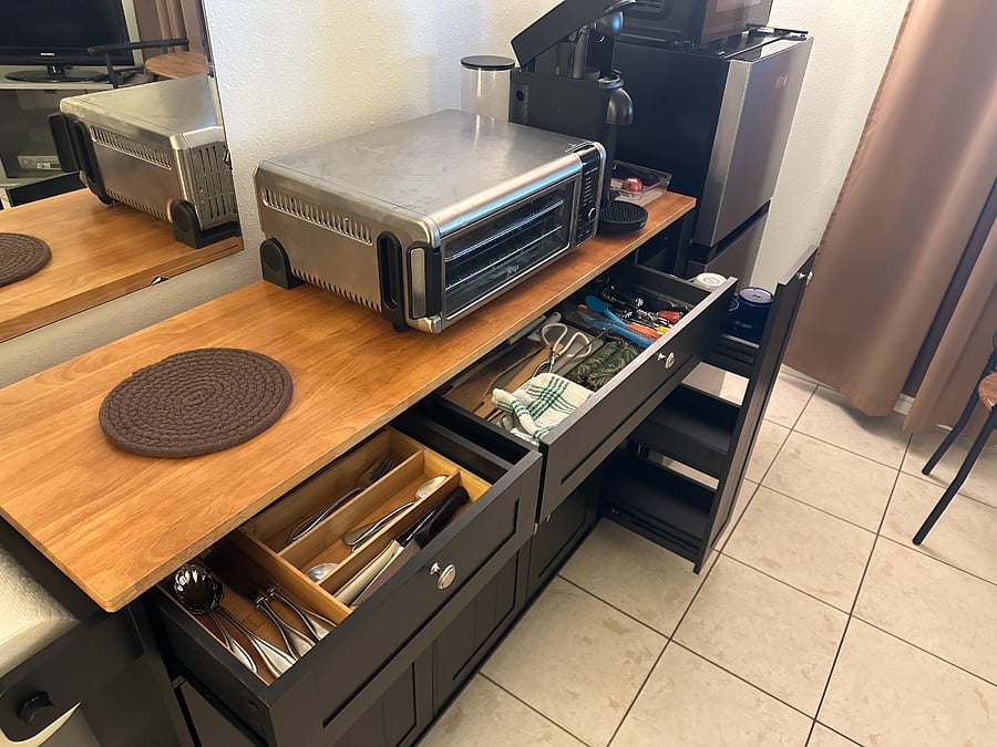 Microwave, Nespresso coffee maker, Conventional oven, air-fryer.