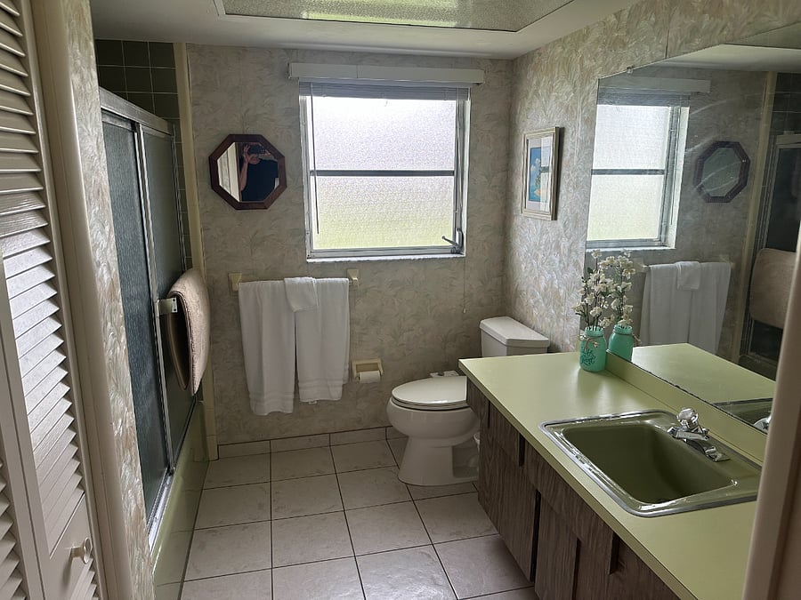 Full Bathroom