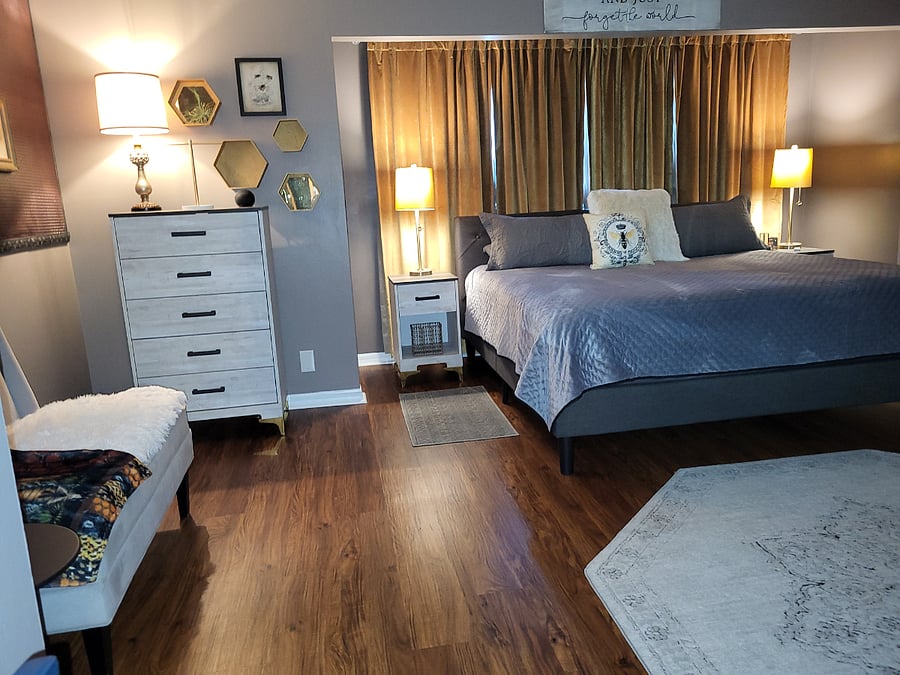 Master bedroom
King bed