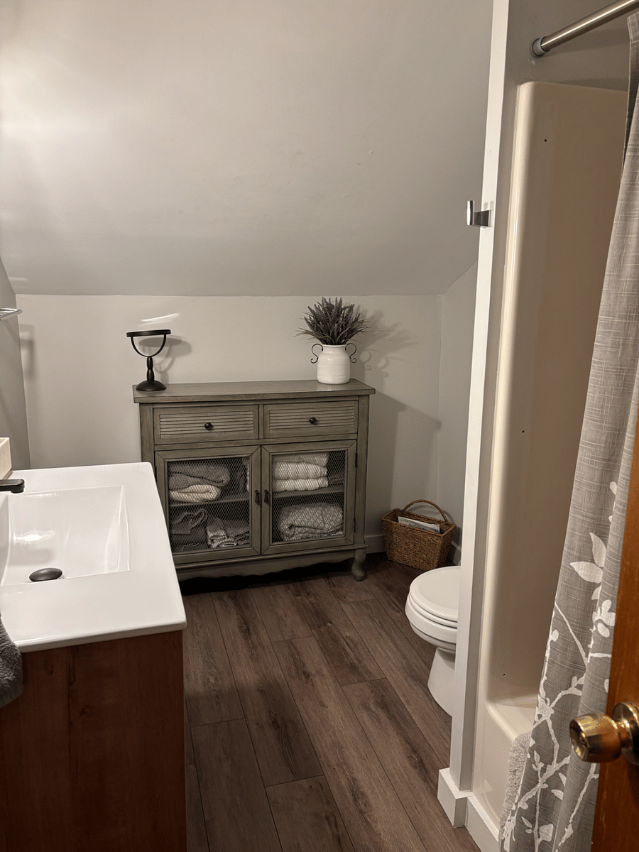 Full Bathroom, 2nd floor