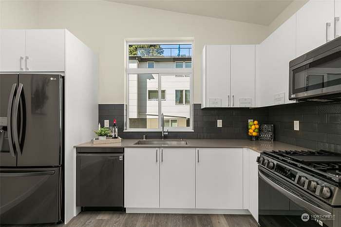 Furnished Finder property 1020755_1 photo 3