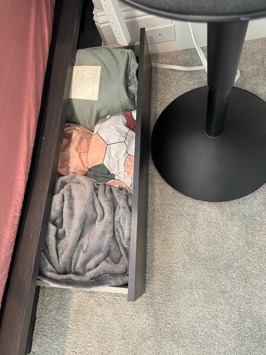 Extra bedding in sliding drawer (same with downstairs)