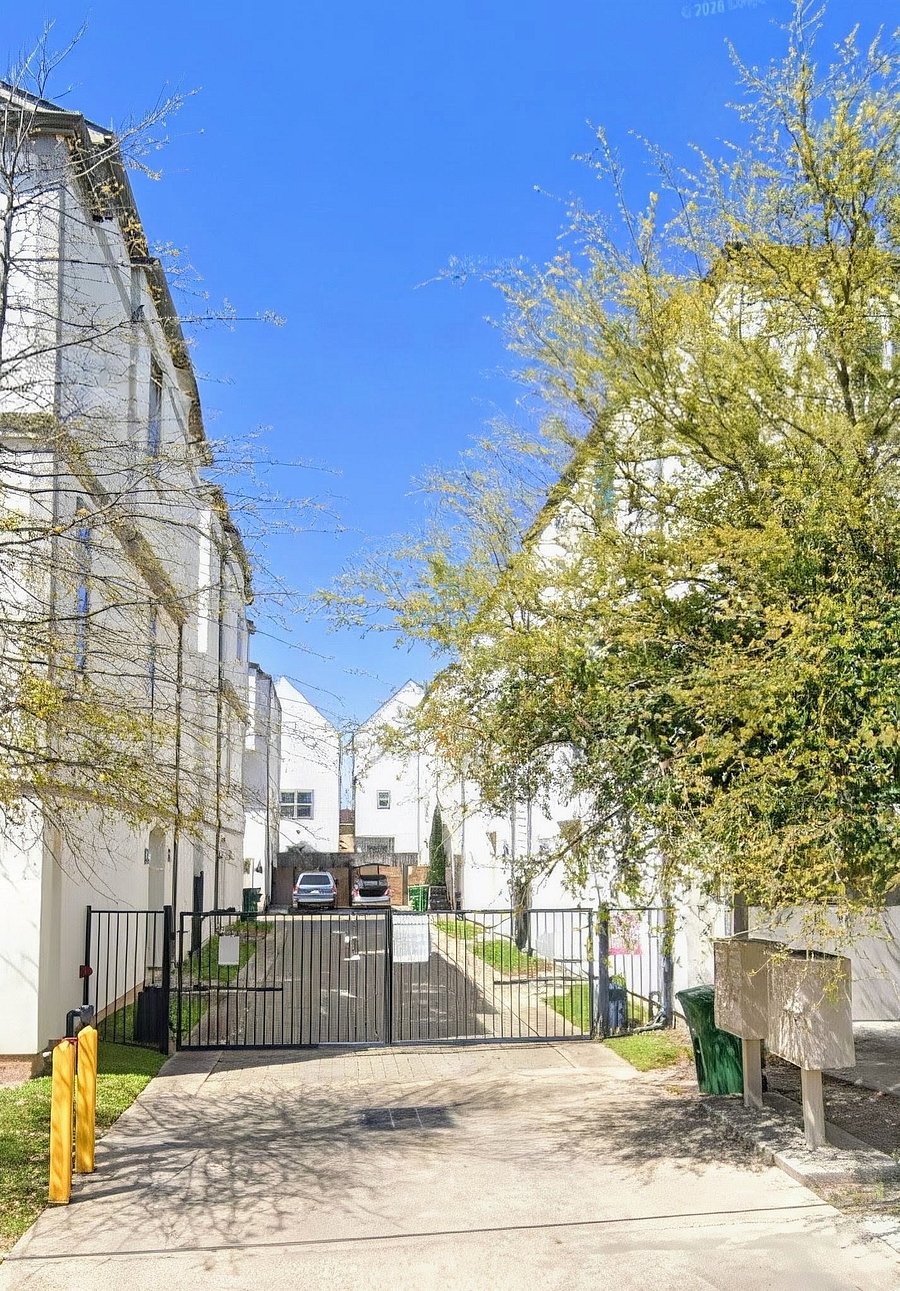 Fully furnished, gated 3-story townhome (3BR/3.5BA, 2-car garage, yard & patio with grill). Each bedroom is a private suite with a queen/king bed, desk, blackout curtains, & en-suite bath. Neighborhood is walkable and safe.