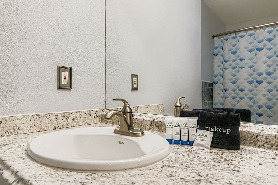 Hallway full bathroom.