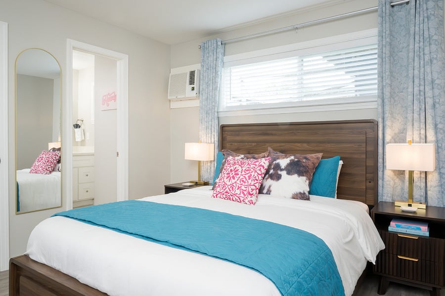 Beautifully layered bed that offers a refreshing and sophisticated vibe for a perfect night's rest.