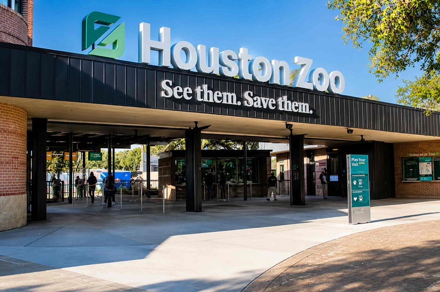 Houston Zoo Approx. 7 minutes by car One of Houstons most popular family attractions, featuring hundreds of animal species, interactive exhibits, and beautiful outdoor spaces in Hermann Park.