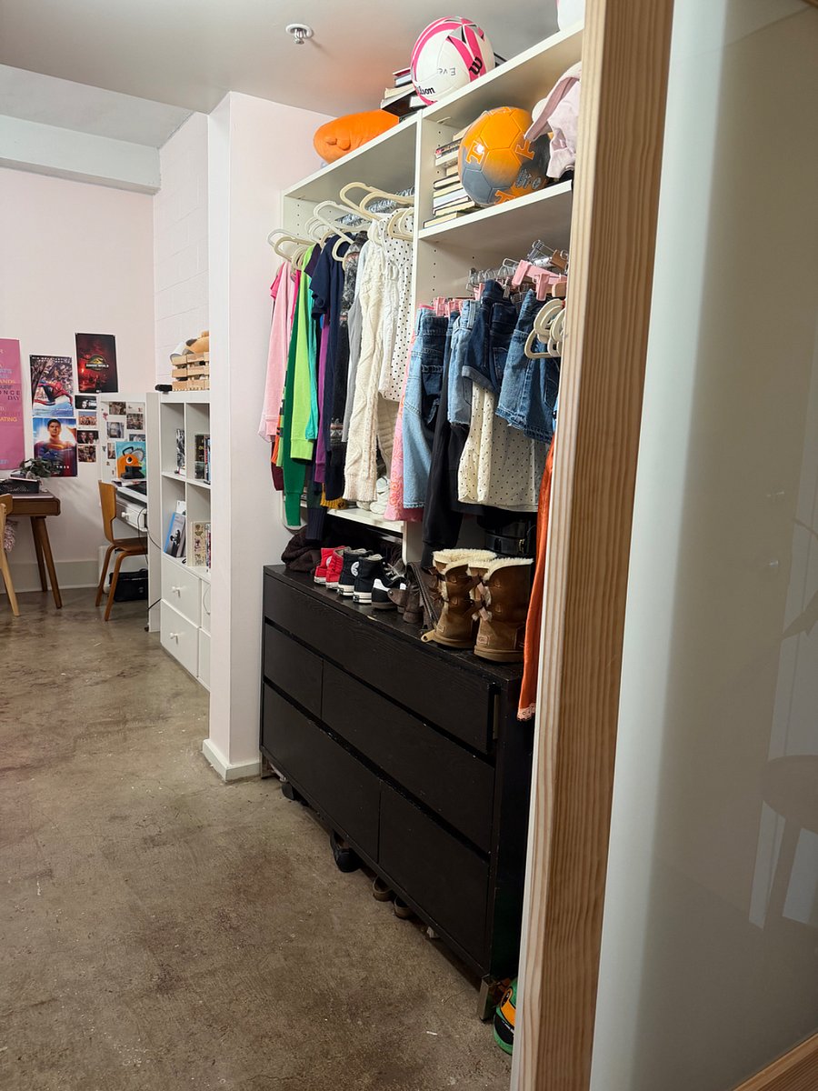 2nd bedroom closet/entryway