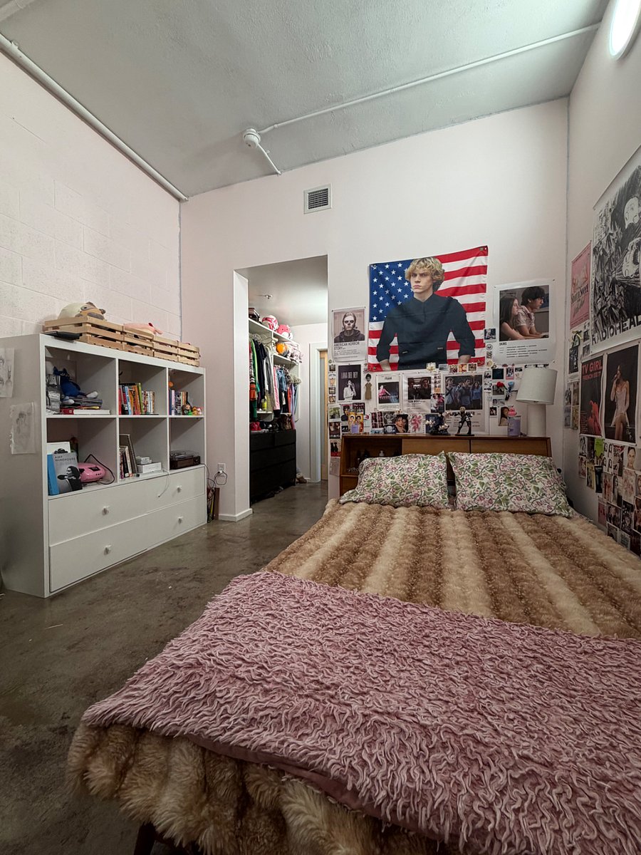 2nd bedroom (posters will be gone!)