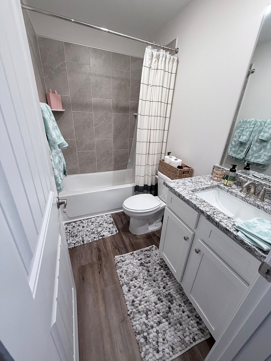 Full bathroom on third floor in hallway