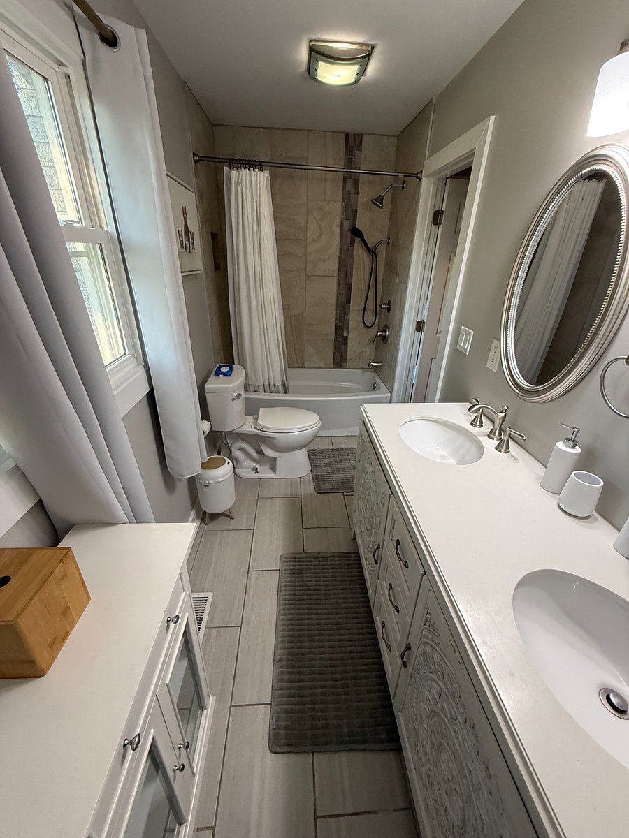 Master bedroom bathroom