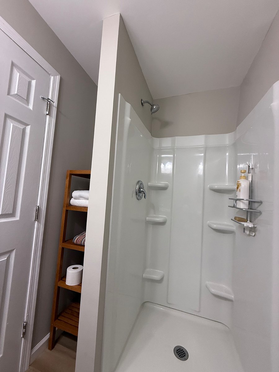 Upstairs Bathroom 
