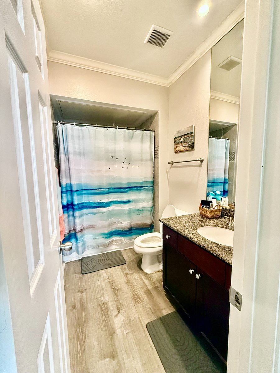 2nd full size bathroom with tub