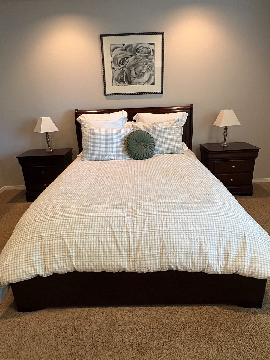 Bedroom 1 has a queen size bed.