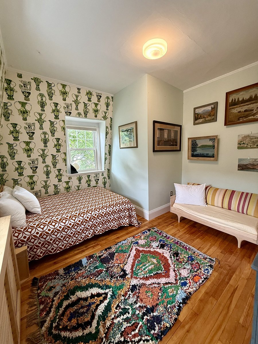Double/Full bed with additional toddler bed