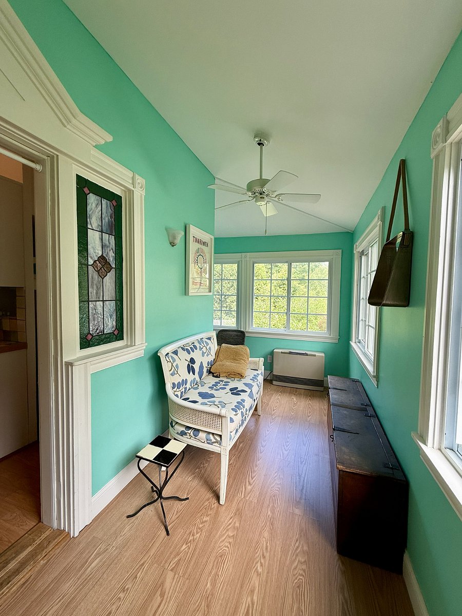 Sunroom (laundry closet not pictured)