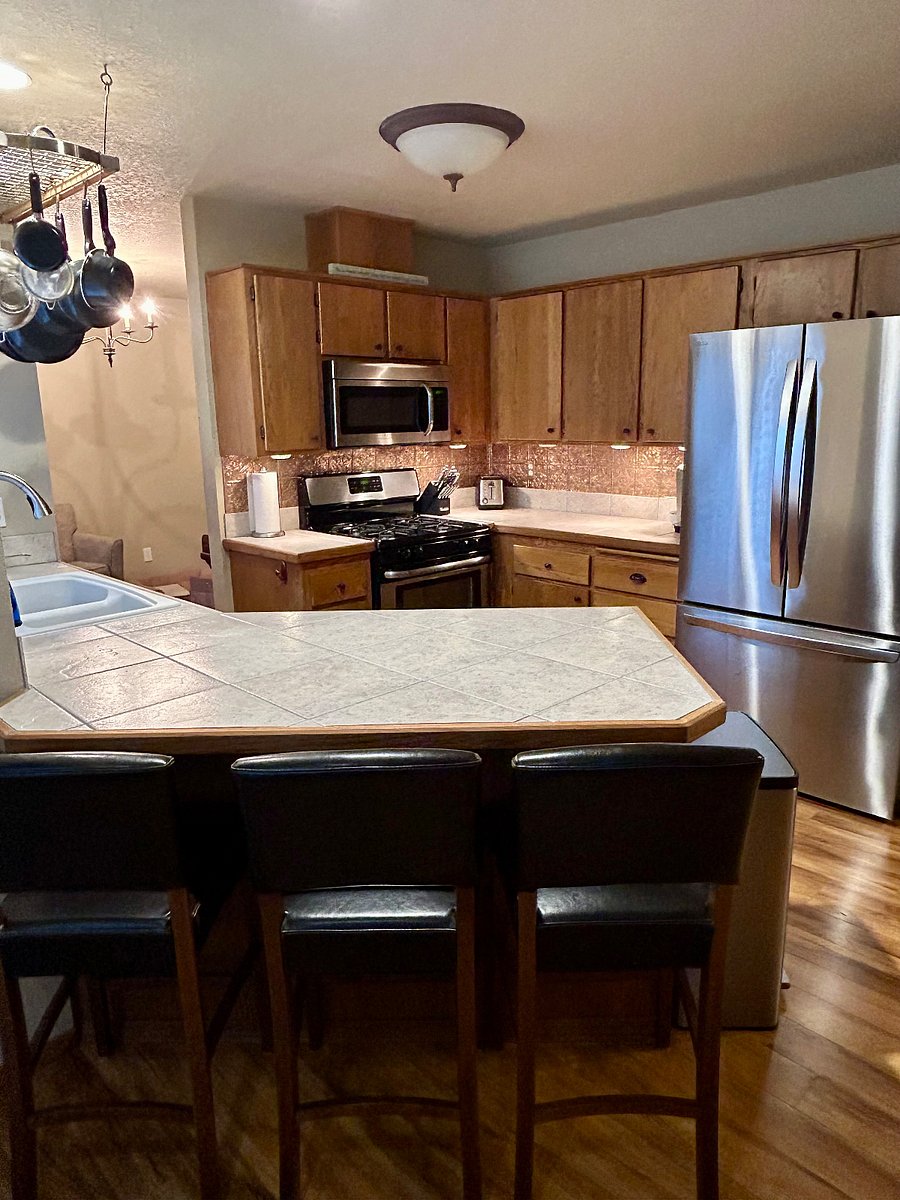 Bar Area Seating in Kitchen