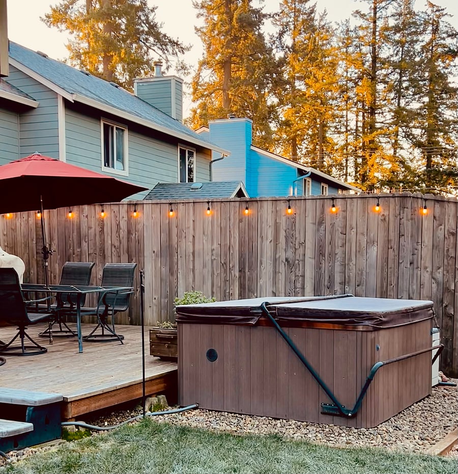Private Backyard with Hot Tub, BBQ Grill, Outdoor Dining