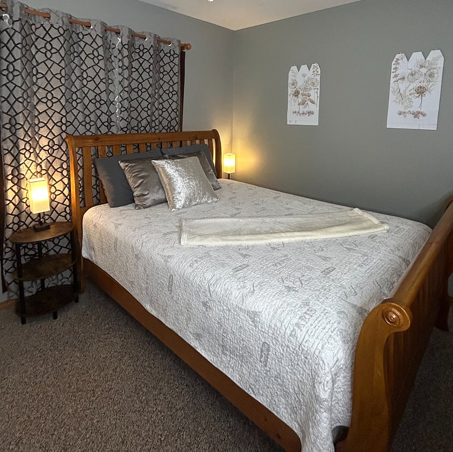 Upstairs Queen Bedroom