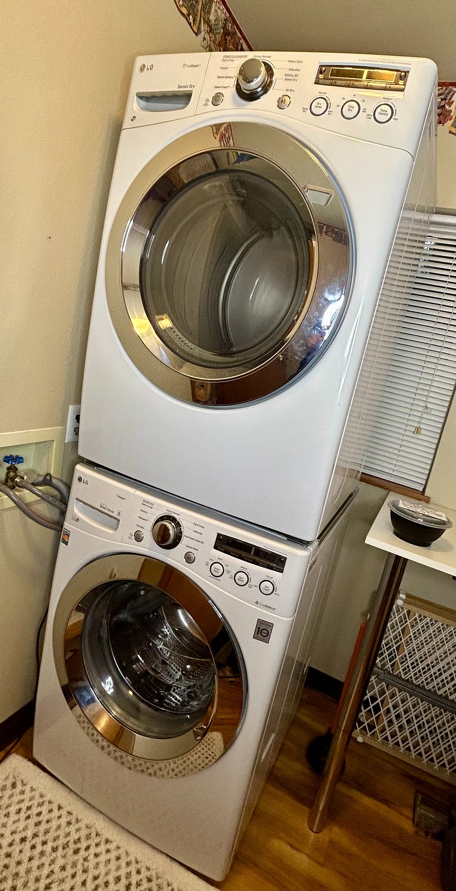 Full Size In-Unit Washer/Dryer