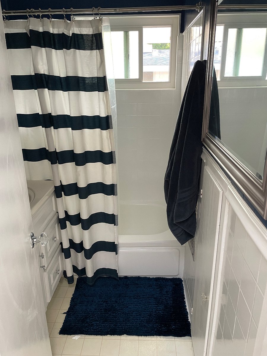 Upstairs full bath