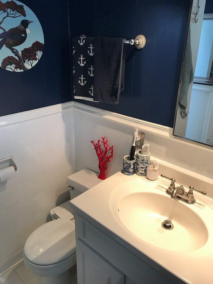 Upstairs full bath