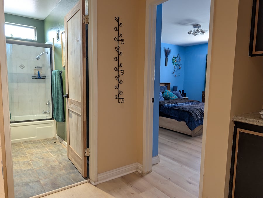 landing and bath outside 2nd bedroom