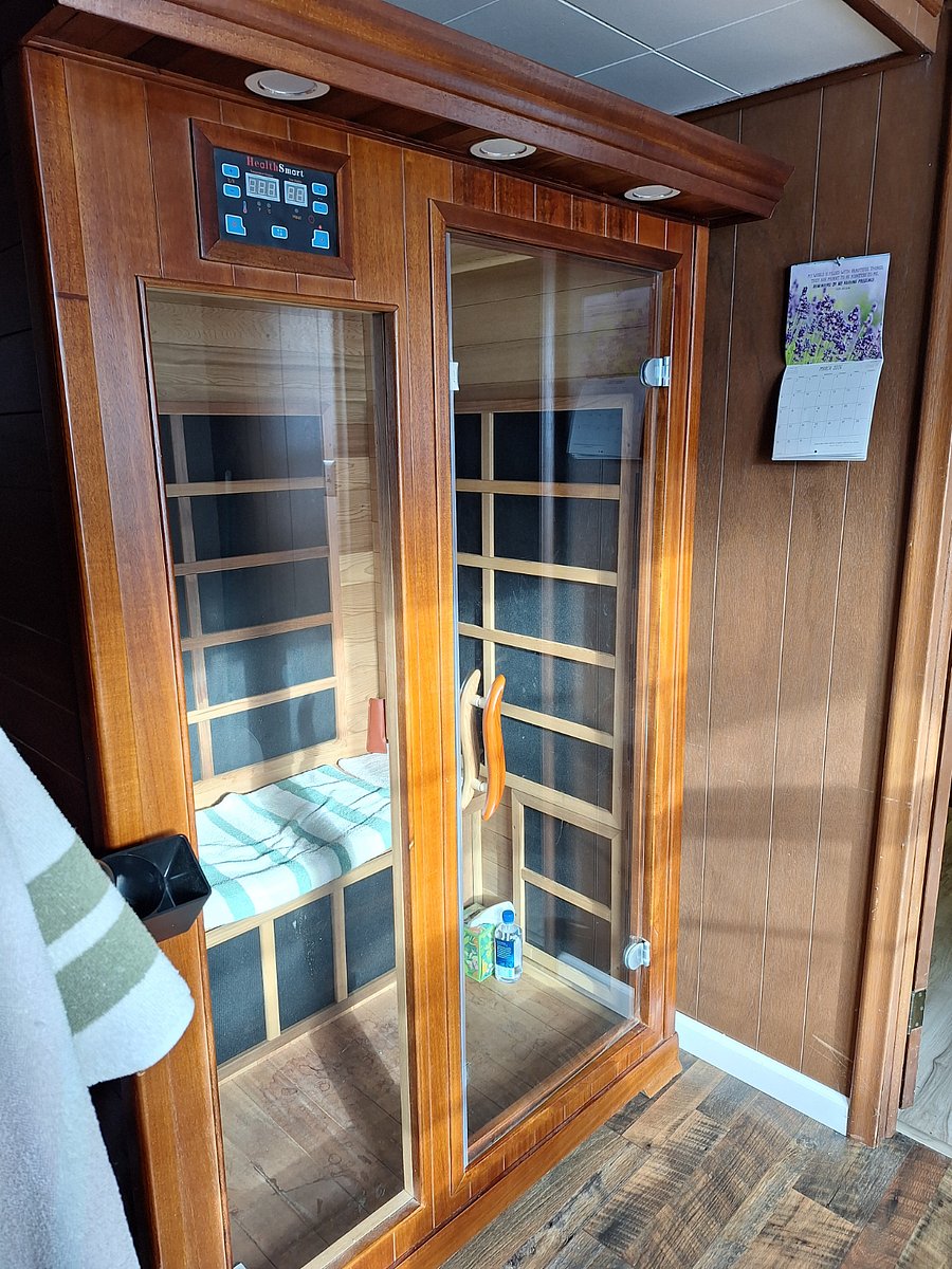 Infrared sauna with chromatherapy
