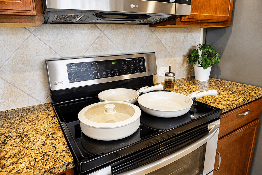 New ceramic cookware for easy everyday cooking.