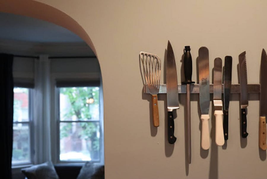 Fully equipped kitchen.