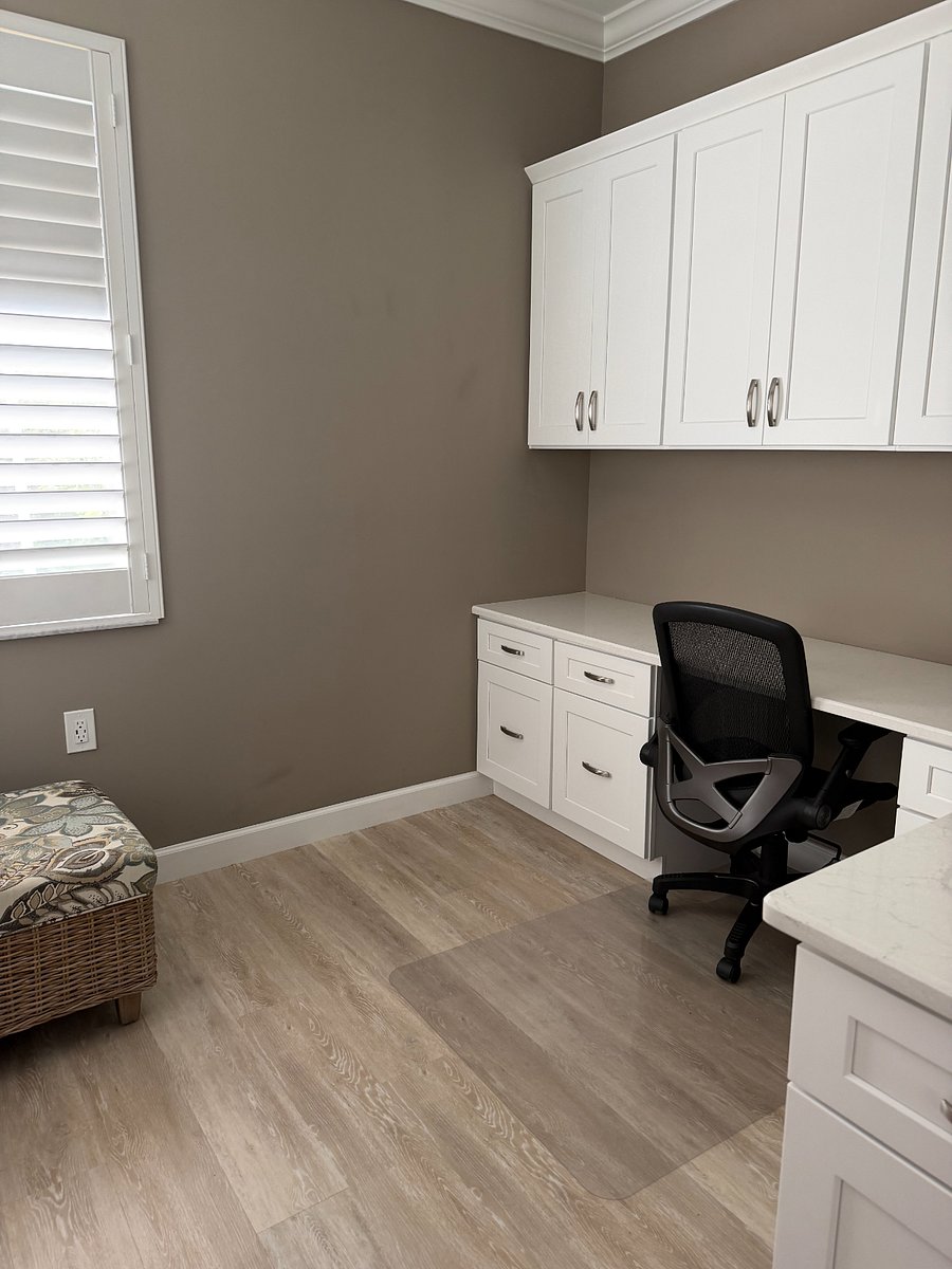 Workspace behind kitchen