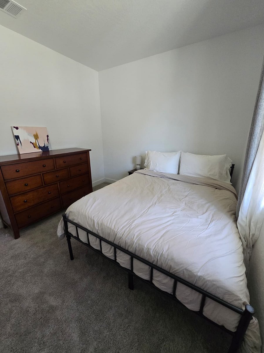 Queen bedroomMat