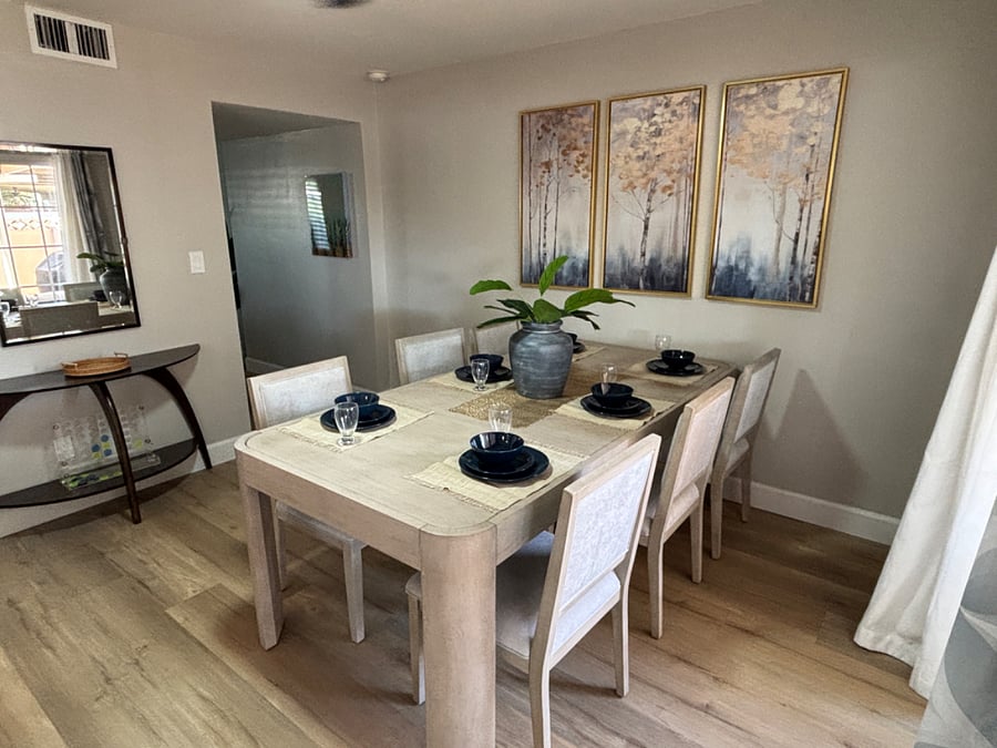 Dining for 6, plus 3 stools/counter top eating options