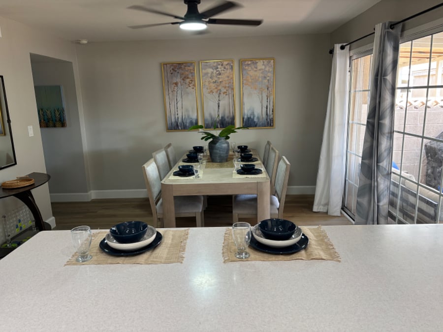 Dining for 6, plus 3 stools/counter top eating options