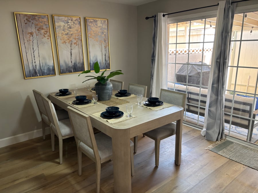 Dining for 6, plus 3 stools/counter top eating options