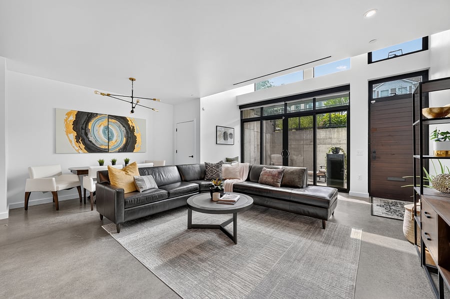 Living room area (1st floor)