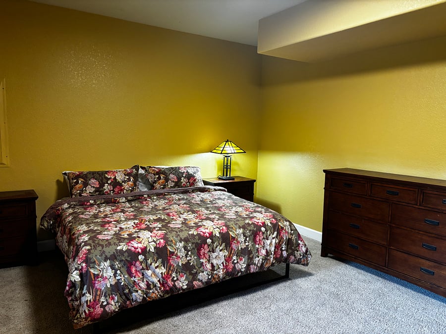 Extra large bedroom with king bed, new mattress, large dresser, full closet, new tencel sheets. Lots of space for yoga or workout. 