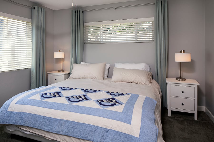 Primary suite with king-size bed.
