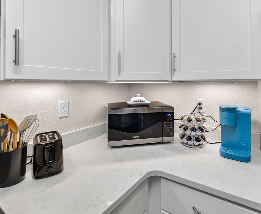 Kitchen amenities include oven, garbage disposal, dishwasher, microwave, air fryer, coffee machine, toaster, slow cooker, Brita water filters and blender