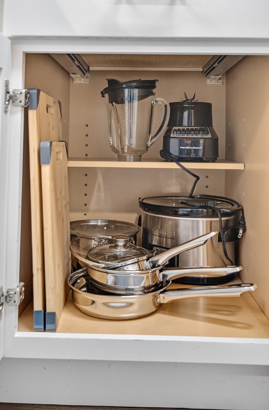 Kitchen amenities include oven, garbage disposal, dishwasher, microwave, air fryer, coffee machine, toaster, slow cooker, Brita water filters and blender