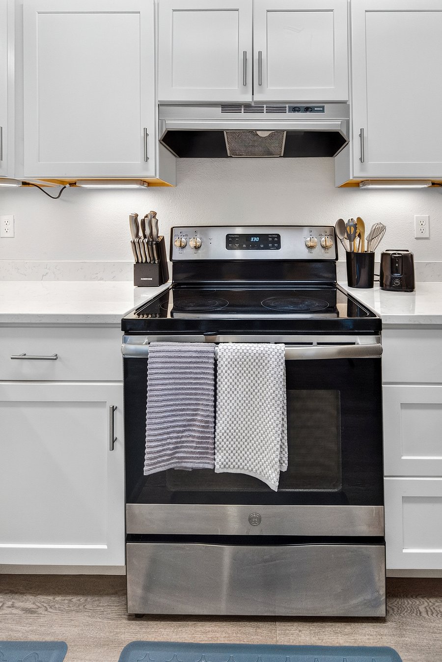 Kitchen amenities include oven, garbage disposal, dishwasher, microwave, air fryer, coffee machine, toaster, slow cooker, Brita water filters and blender