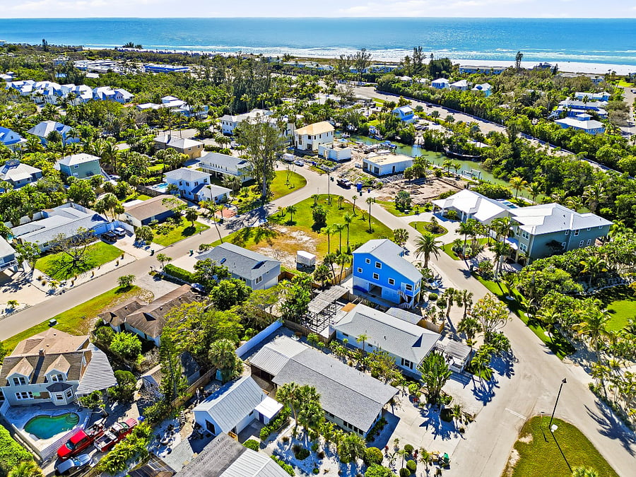 Beautiful location walking to restaurants and shopping, coffee shop and water trails for kayaking adventures.