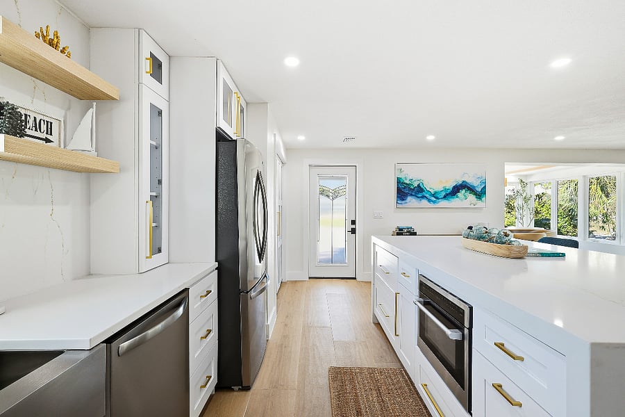 Full kitchen