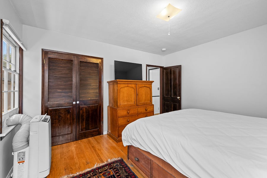 Second bedroom with California King Tempurpedic mattress.