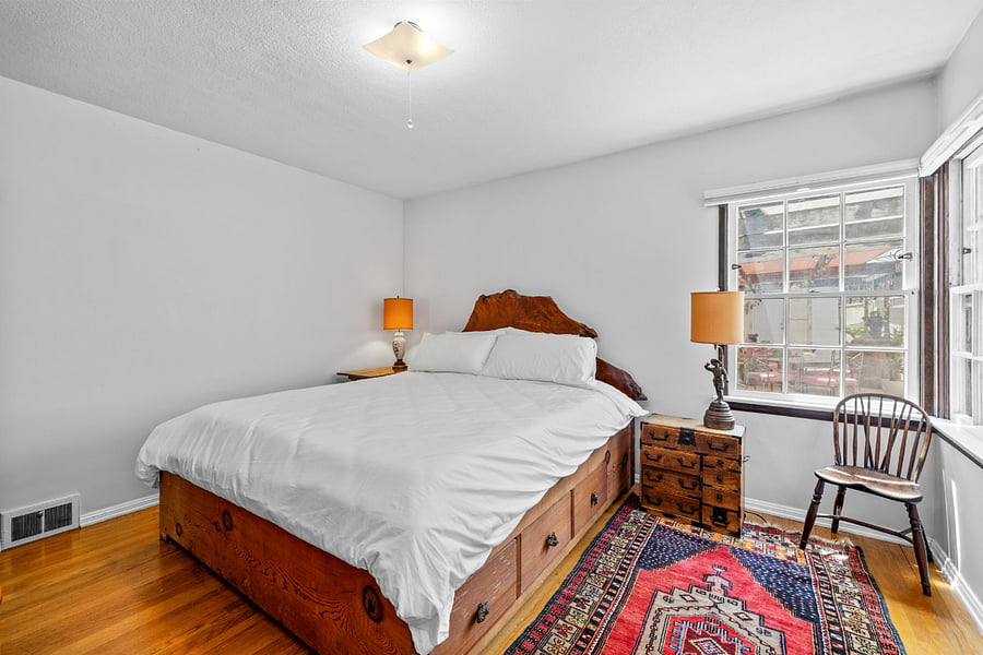 Second bedroom with California King Tempurpedic mattress.