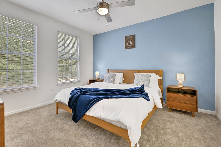 Master Bedroom w/ King Bed 